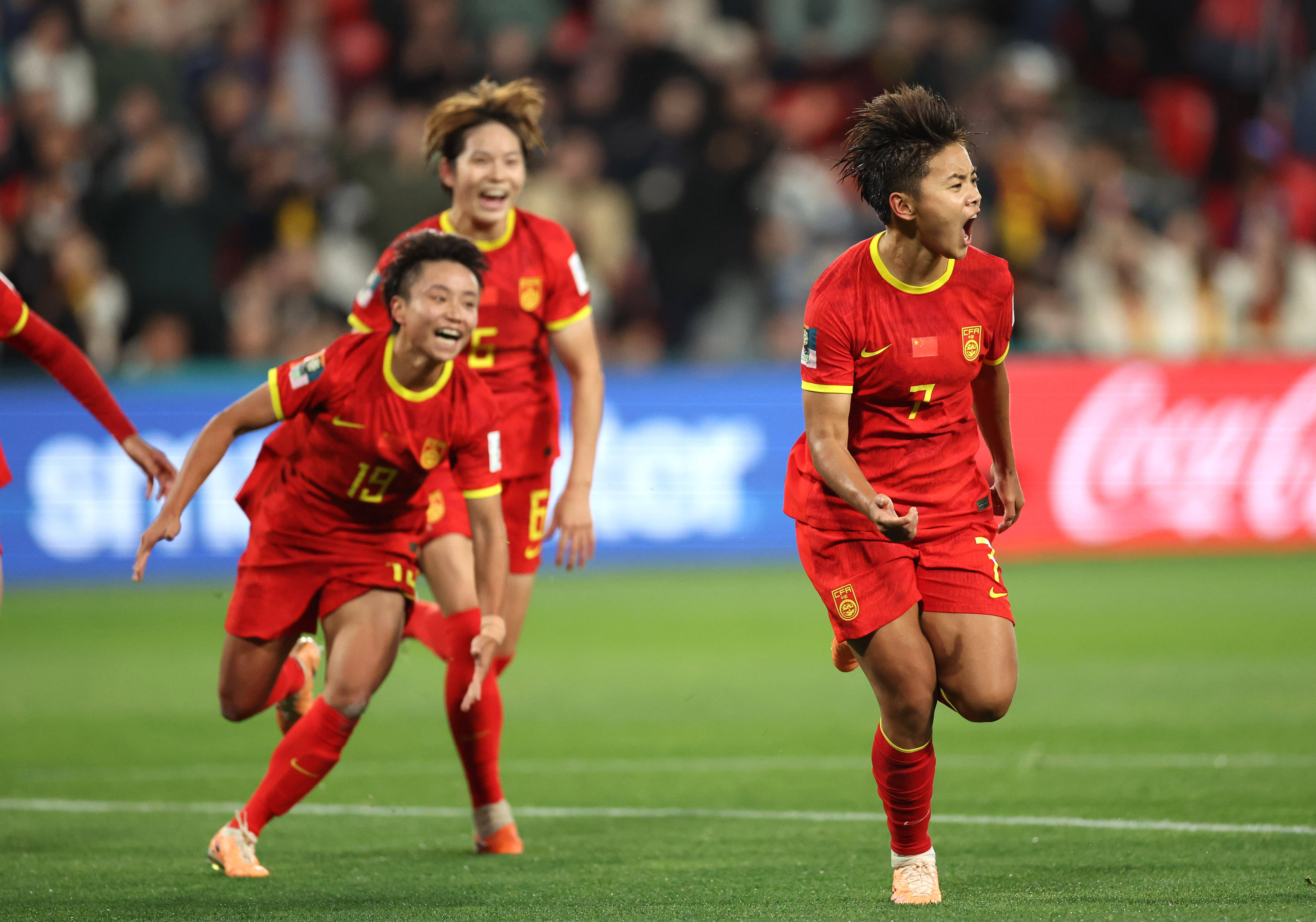 包含中国女足选手在国际赛场上展现魅力的词条