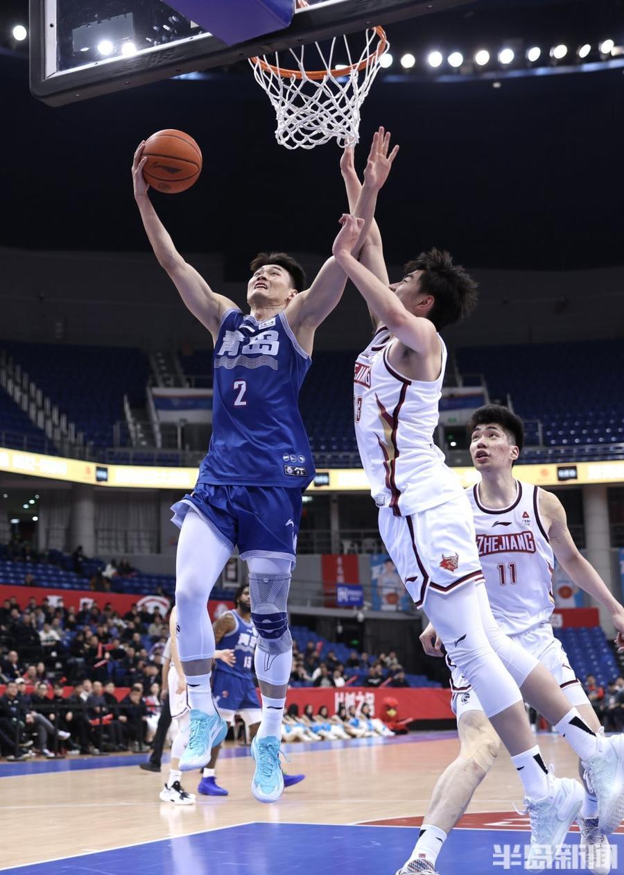 沙尔克04主场不敌弗赖堡，遭遇两连败的简单介绍