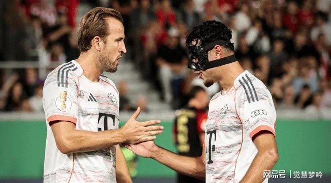 拜仁慕尼黑击败曼联，晋级欧冠四强