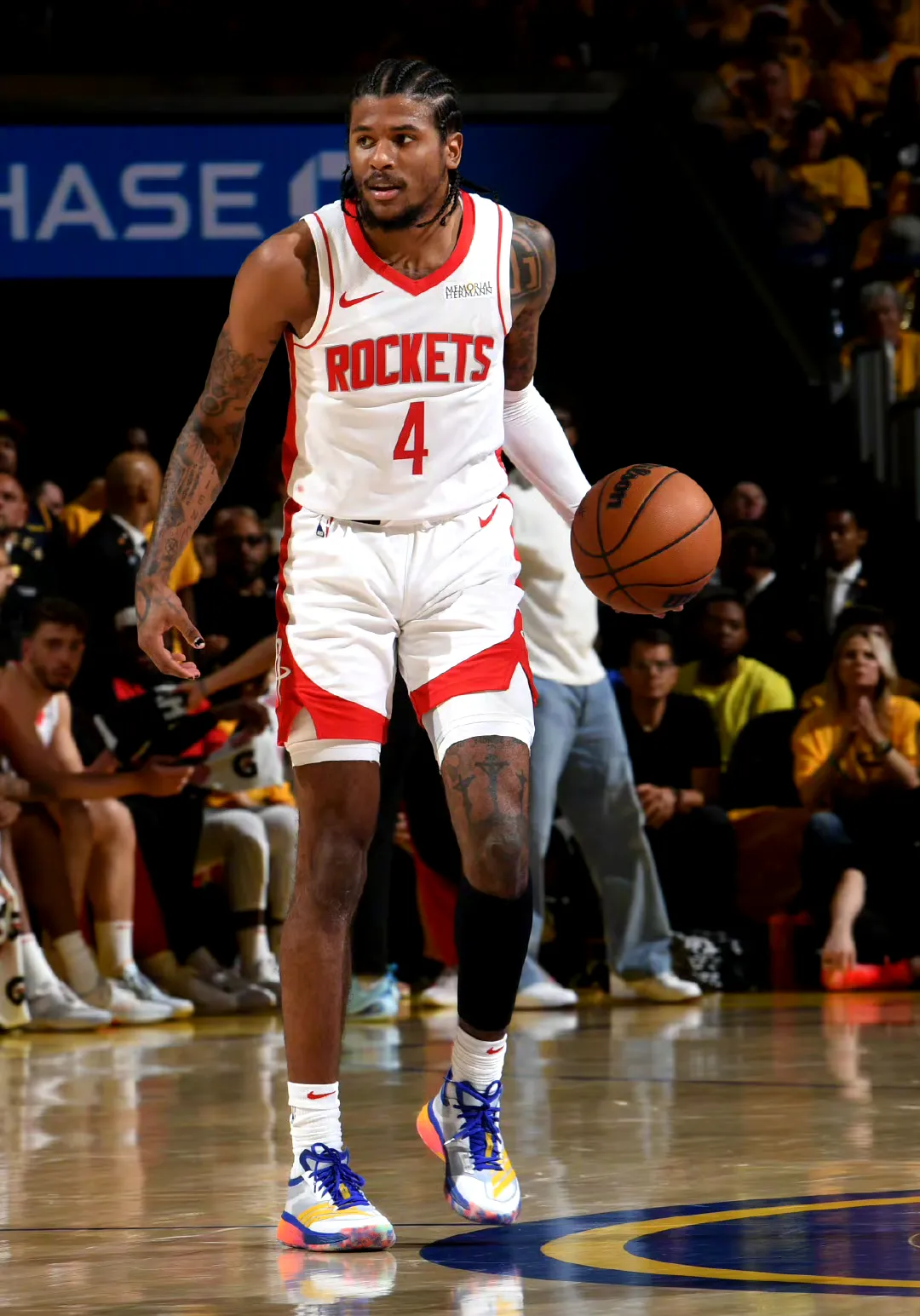 火箭大胜老鹰，保罗命中关键三分