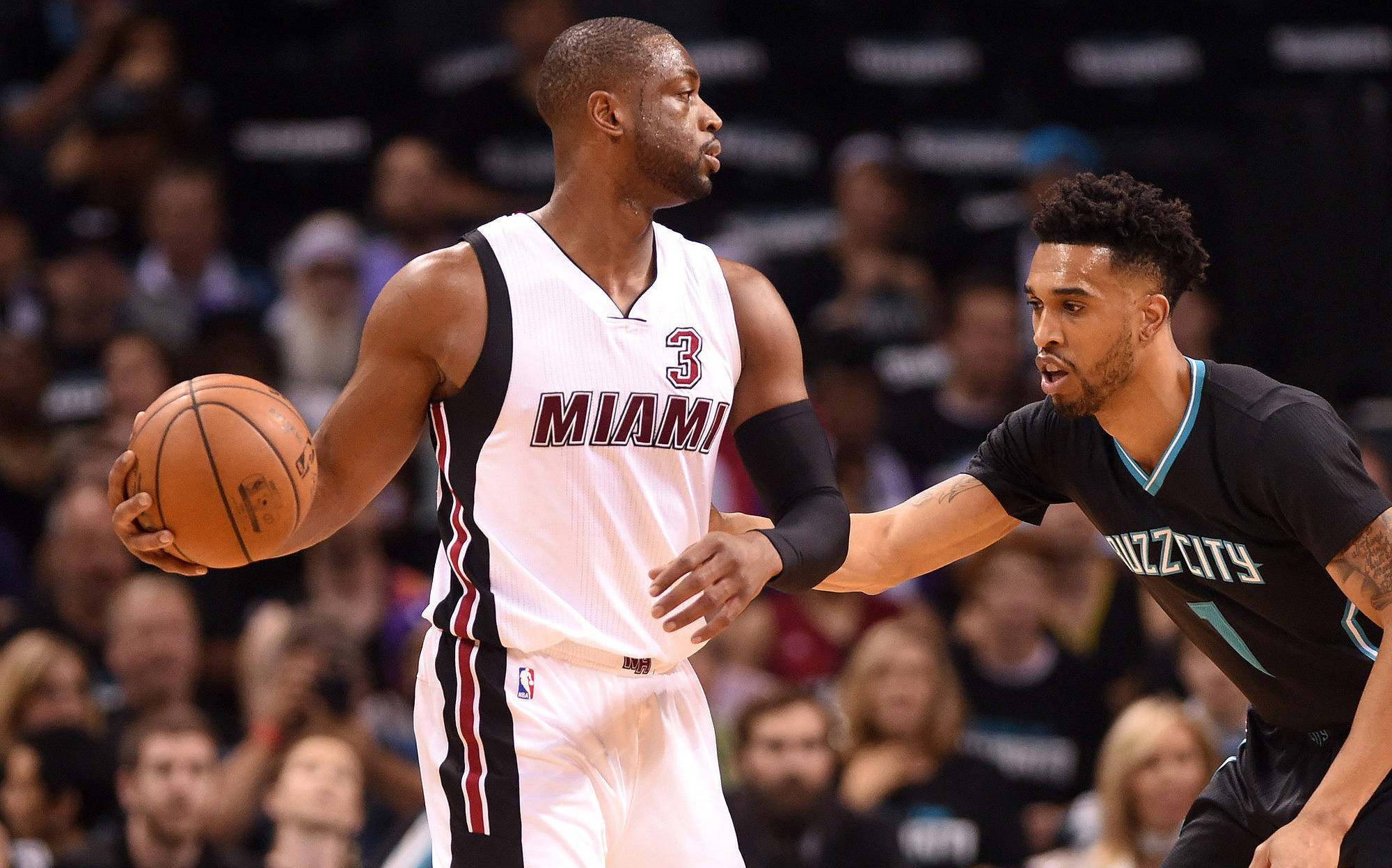 热火队主场获胜，成功杀入季后赛