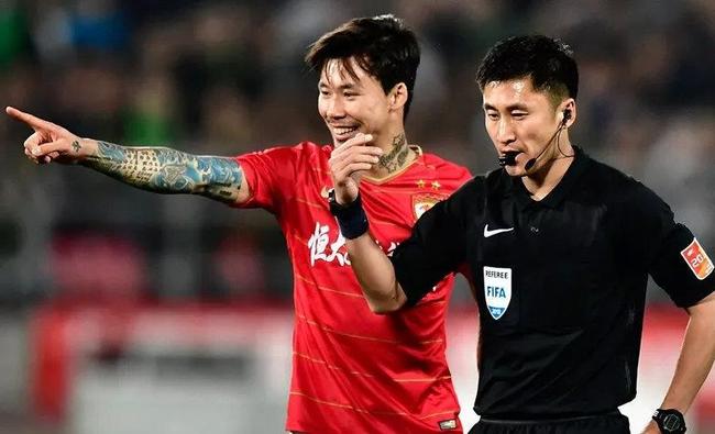 撕咬之战！国安擒恒大，磅礴之势令人望尘莫及