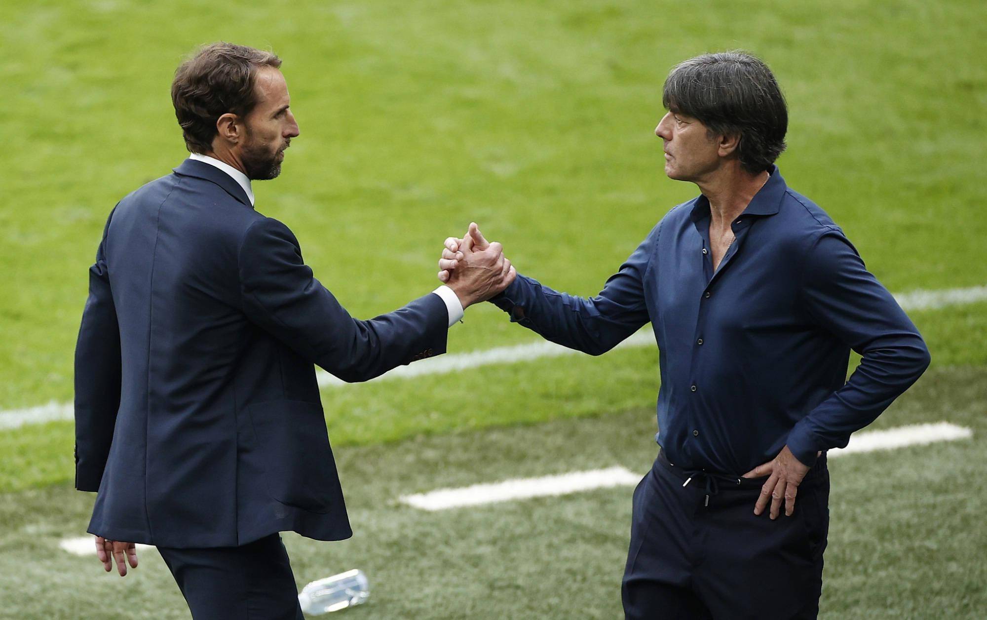 冰岛主场逼平波兰，1-1保住场上难分难解平局